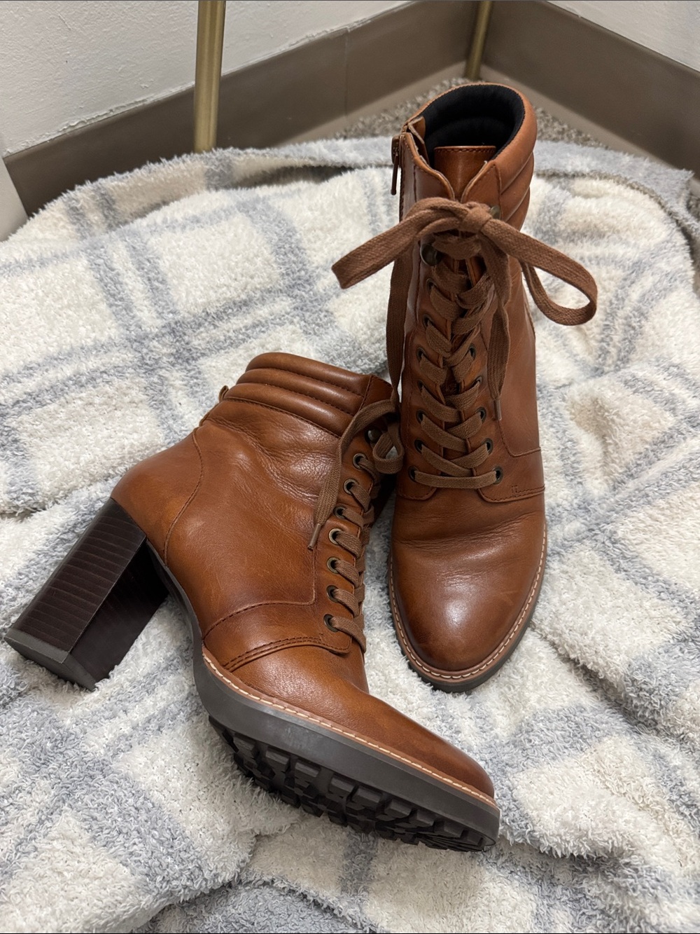 Naturalizer Brown Lace-Up Leather Ankle Boots